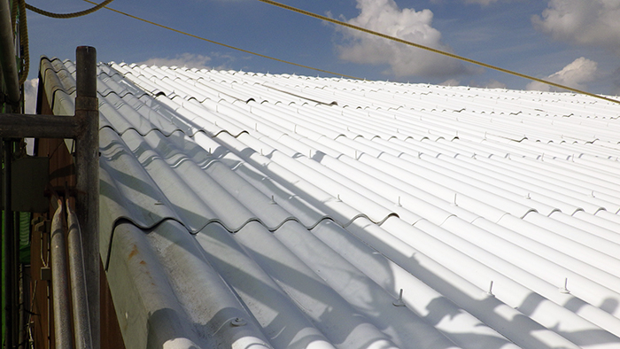 工場屋根　遮熱塗料施工と補強